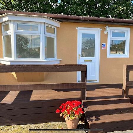 One-Bedroom Chalet Bungalow Uddingston Glasgow Zewnętrze zdjęcie